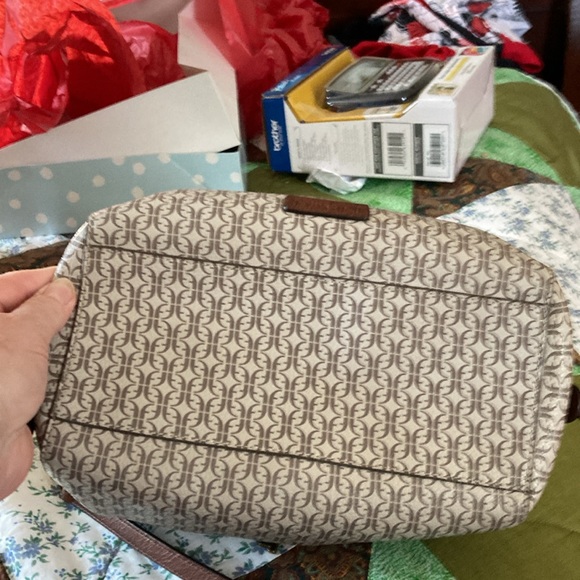 Like new Fossil zippered bag with crossbody strap. - Picture 4 of 4